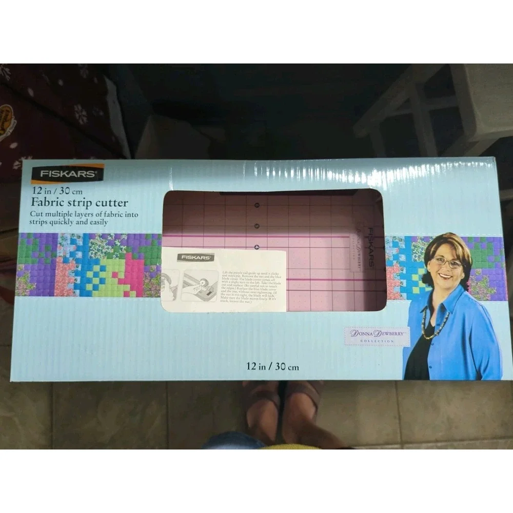 Fiskars Donna Dewberry 12 in / 30 cm Fabric Strip Cutter Purple Quilting Tool